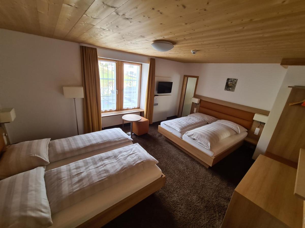 Hotel Staetzerhorn Парпан Екстериор снимка