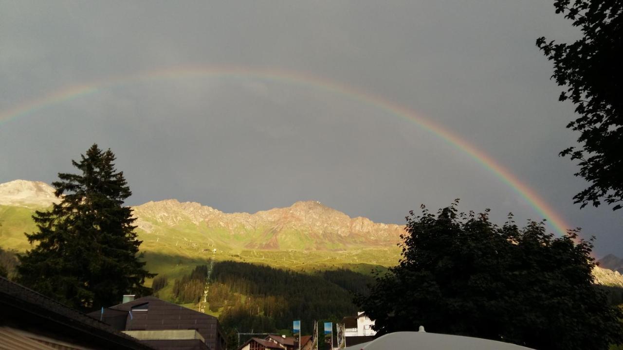 Hotel Staetzerhorn Парпан Екстериор снимка