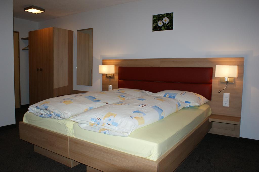 Hotel Staetzerhorn Парпан Екстериор снимка