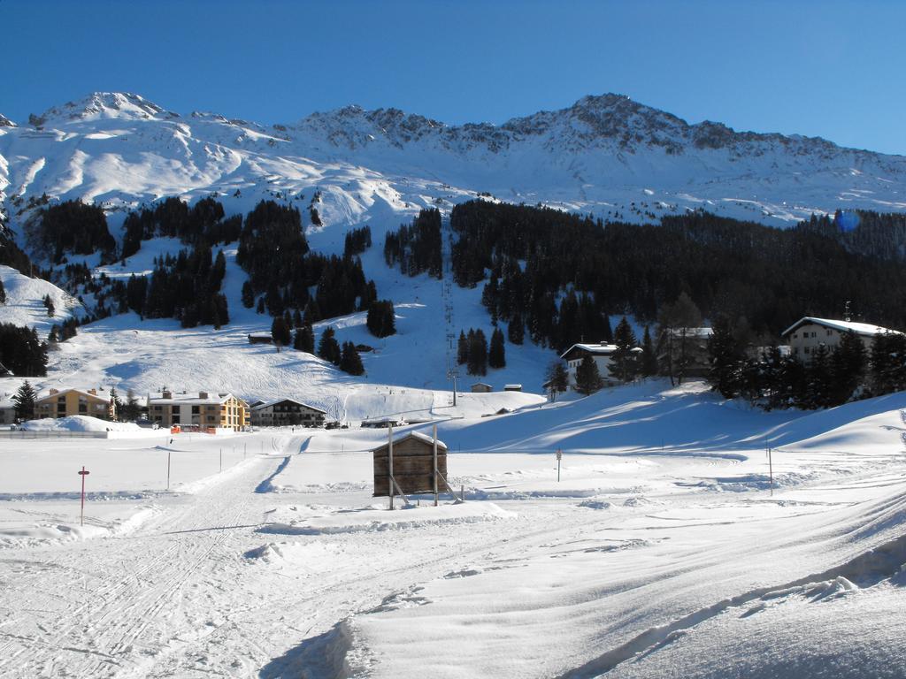 Hotel Staetzerhorn Парпан Екстериор снимка